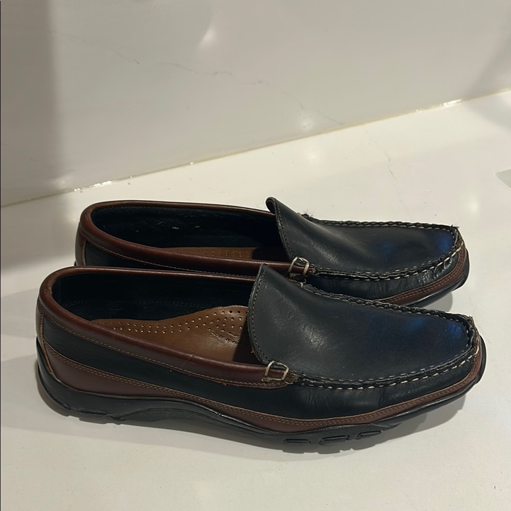 NEW Allen Edmonds Black and Brown Leather Loafers Slip-On Design. Size 8 1/2